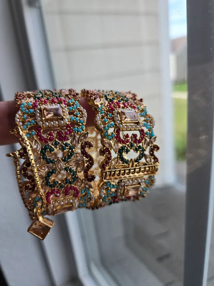 Navrattan Elegance Bangle - Hoor Jewels